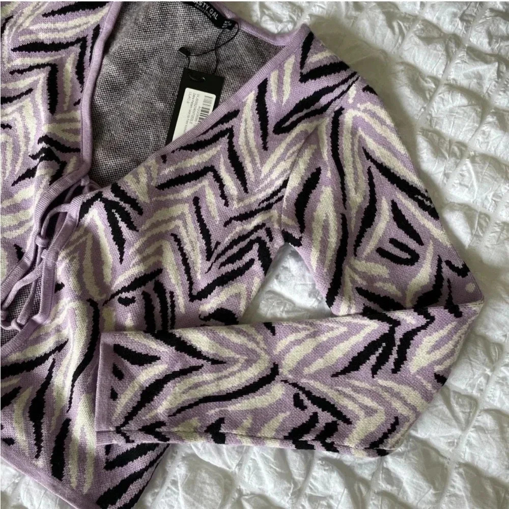 Nasty Gal zebra pattern lace up front knitted cardigan - Picture 3 of 9